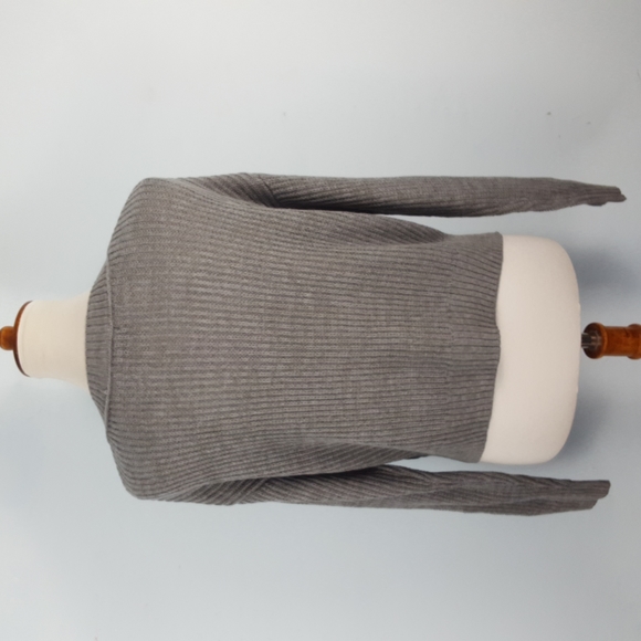 Women's Wild Fable V-Neck Pullover Gray Sweater - Picture 7 of 8